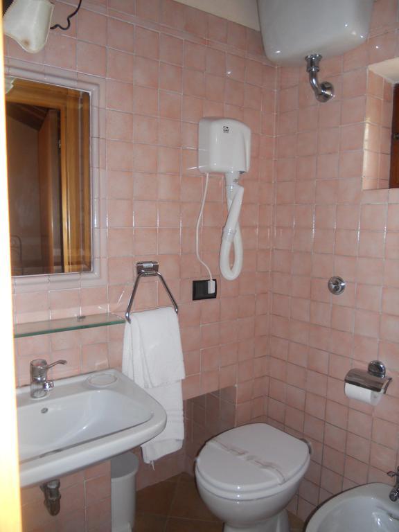 Villa Il Giardino Degli Ulivi Castelraimondo Habitación foto